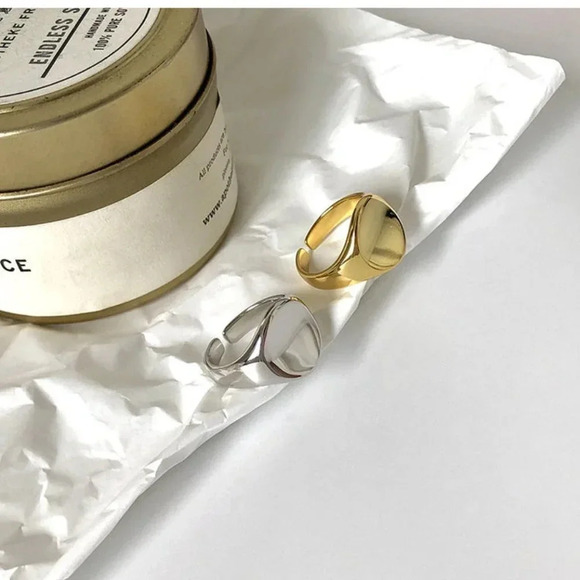 Minimalist 925 Sterling Silver Signet Ring Round Disc Ring (Gold) - Picture 9 of 9